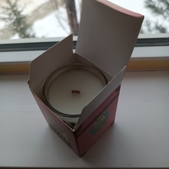 Coal and Canary Vacation Home in Rome Candle - Picture 3 of 3